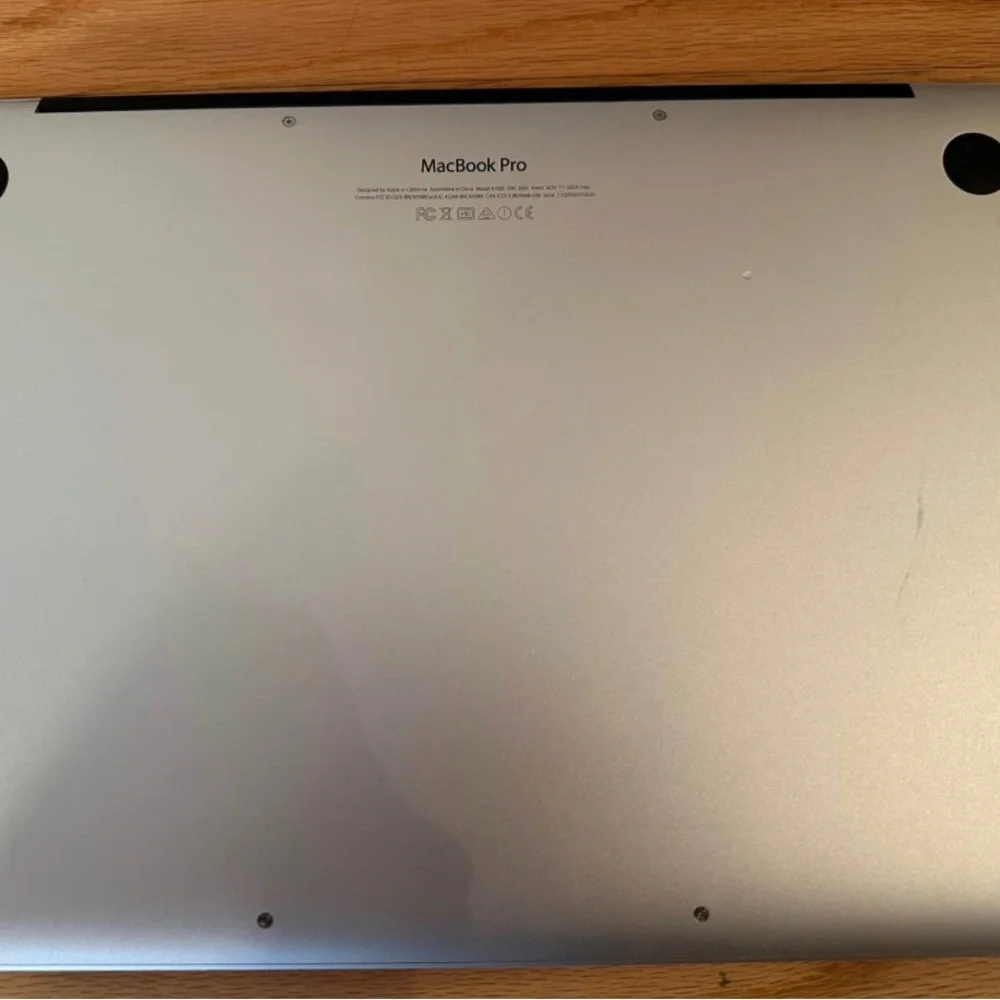 Apple MacBook Pro Silver Sleek Design with Chiclet Keyboard